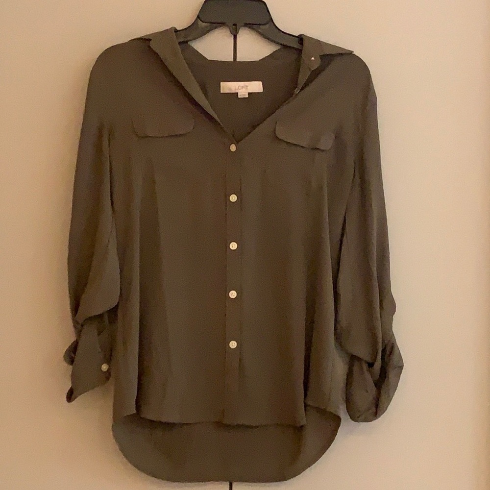 LIKE NEW Ann Taylor LOFT Drapey Button Down